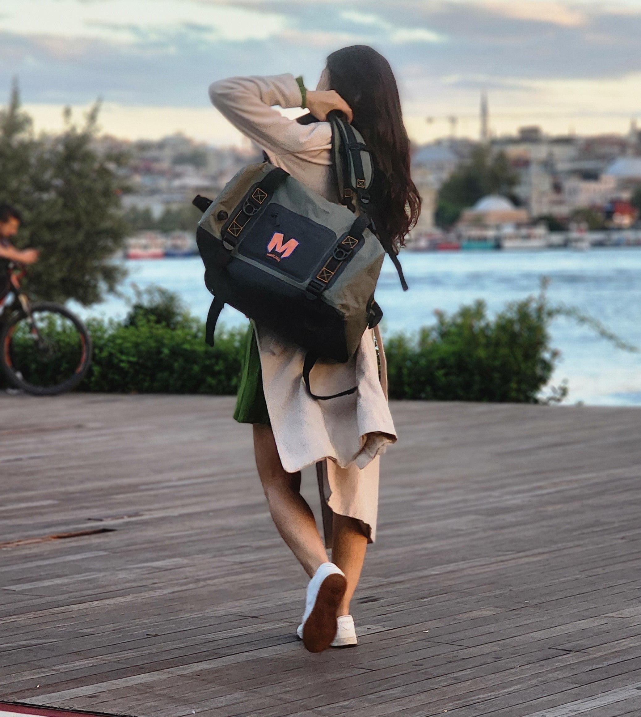 Load video: Marjan Tarpaulin Sports Dry Waterproof Travel Duffel Bag